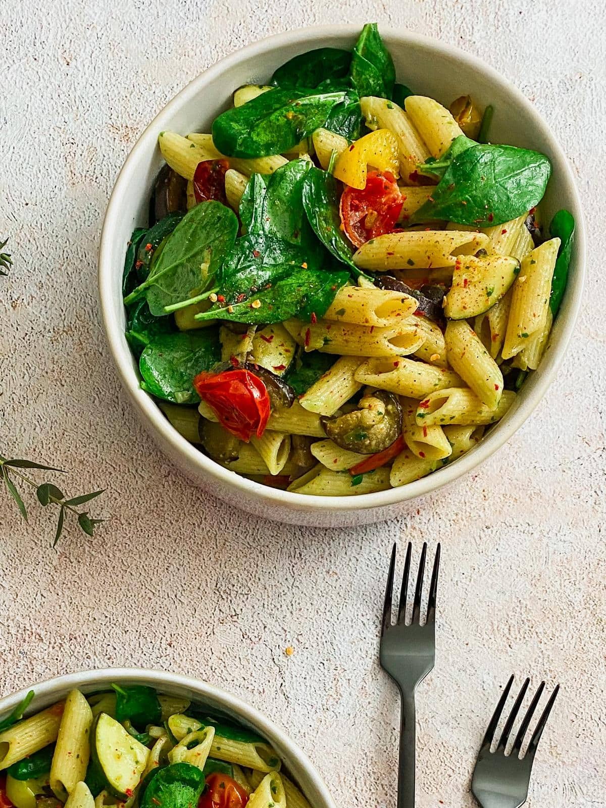 Einfache und vegane Pasta: Penne mit Gemüse und Bärlauch - Mimi &amp; Rose ...